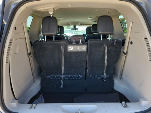 Used 2021 Chrysler Voyager Lxi FWD image 7