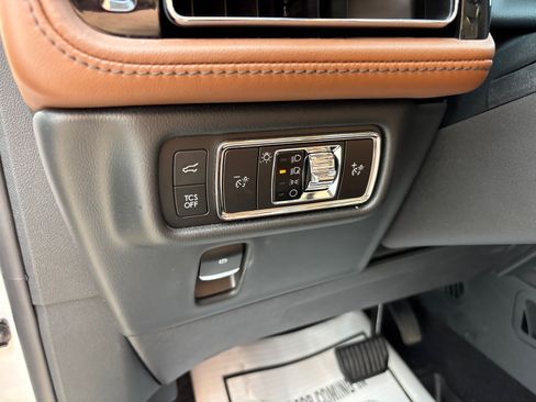 Used 2023 Lincoln Nautilus Reserve AWD/4WD image 14