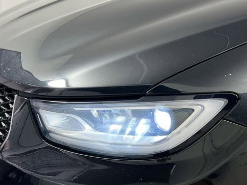 Used 2023 Chrysler Pacifica Touring-L image 11