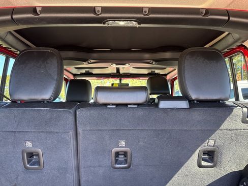 Used 2021 Jeep Wrangler Unlimited Sahara w/ Cold Weather Group image 19