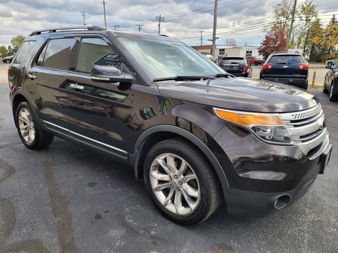 Used 2013 Ford Explorer XLT image 3