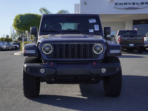 Used 2024 Jeep Wrangler Unlimited Rubicon w/ Technology Group image 9