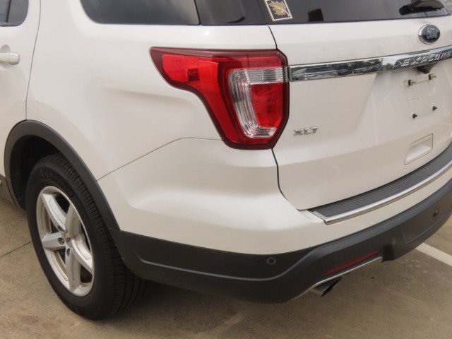 Used 2018 Ford Explorer XLT w/ Equipment Group 202A FWD image 14