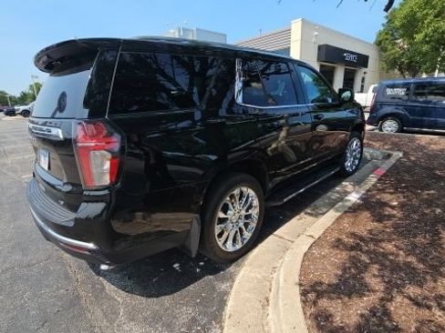 Used 2022 Chevrolet Tahoe LT w/ LT Signature Package AWD/4WD image 3