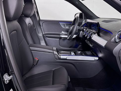 New 2025 Mercedes-Benz GLB 250 image 6