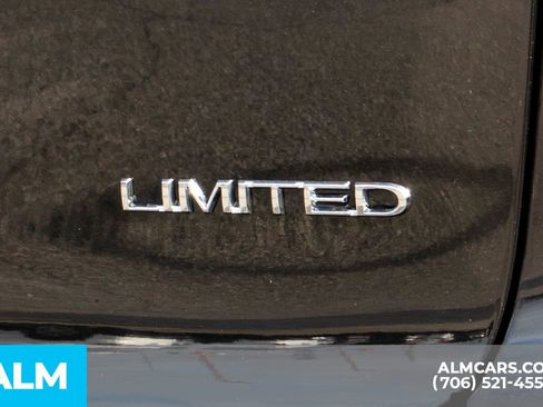 Used 2017 Chrysler Pacifica Limited image 9