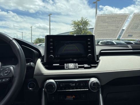 Used 2020 Toyota RAV4 Limited FWD image 30