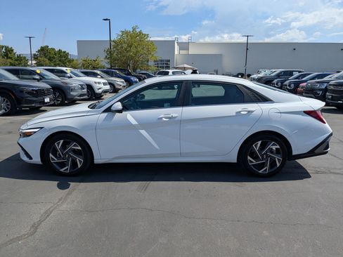 Certified 2025 Hyundai Elantra SEL FWD image 10