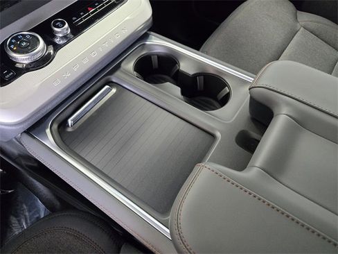 New 2025 Ford Expedition Active image 16