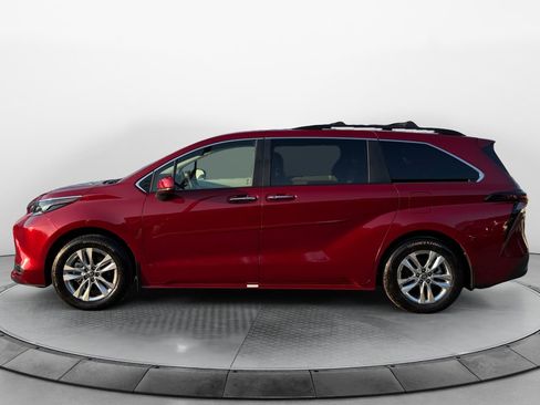 Certified 2026 Toyota Sienna XLE FWD image 4