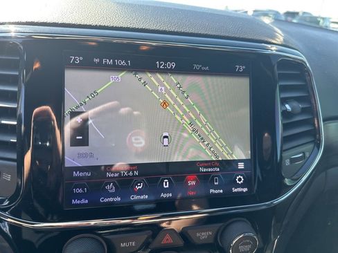 Used 2021 Jeep Grand Cherokee Laredo X image 27