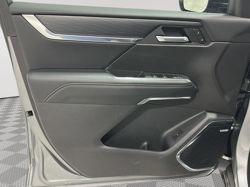 Used 2025 GMC Acadia Elevation image 18