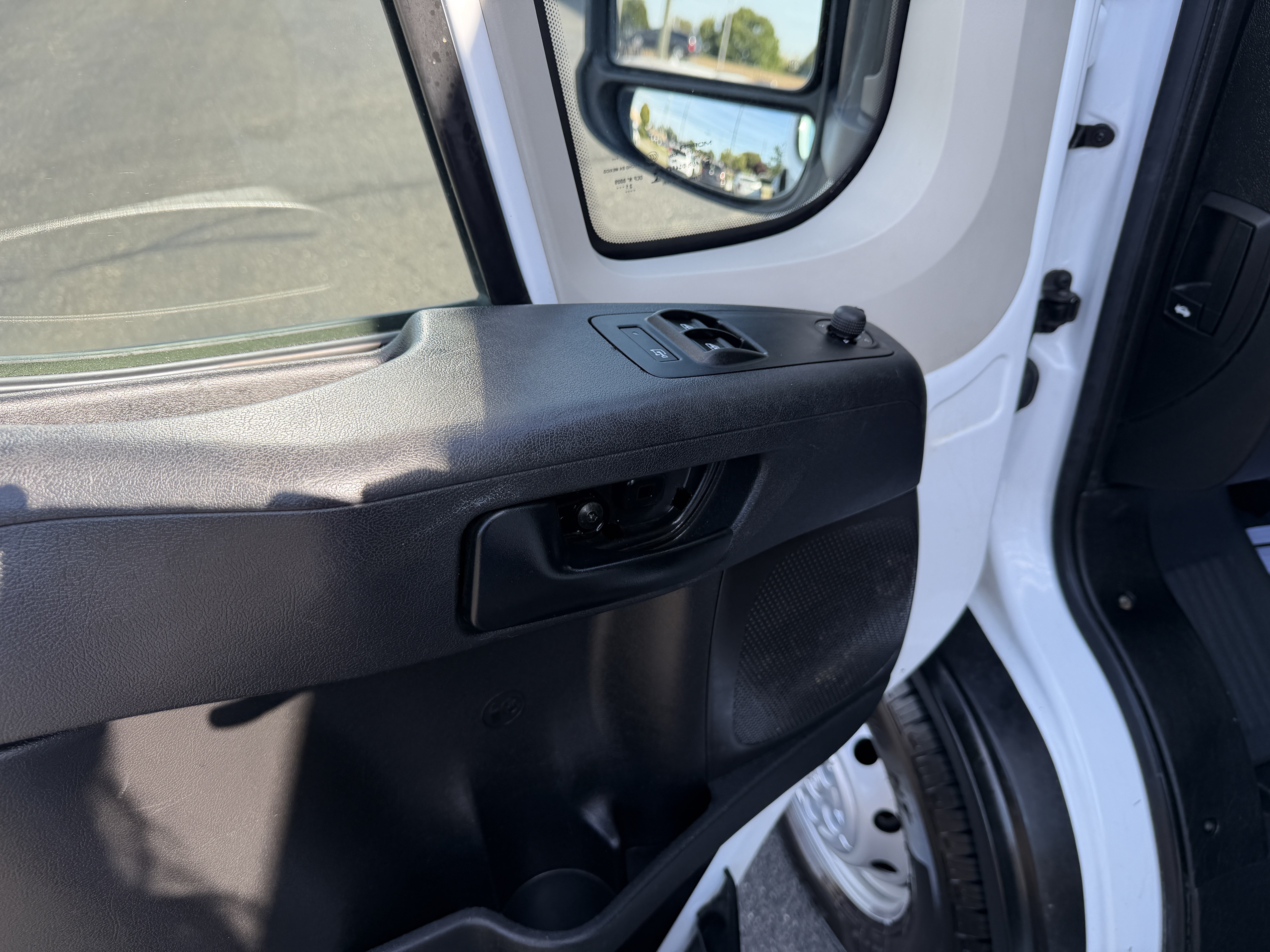 Used 2021 RAM ProMaster 2500 w/ Convenience Group FWD image 11
