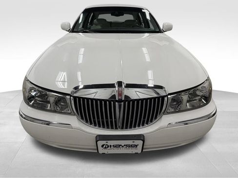 Used 2000 Lincoln Town Car Executive RWD image 4