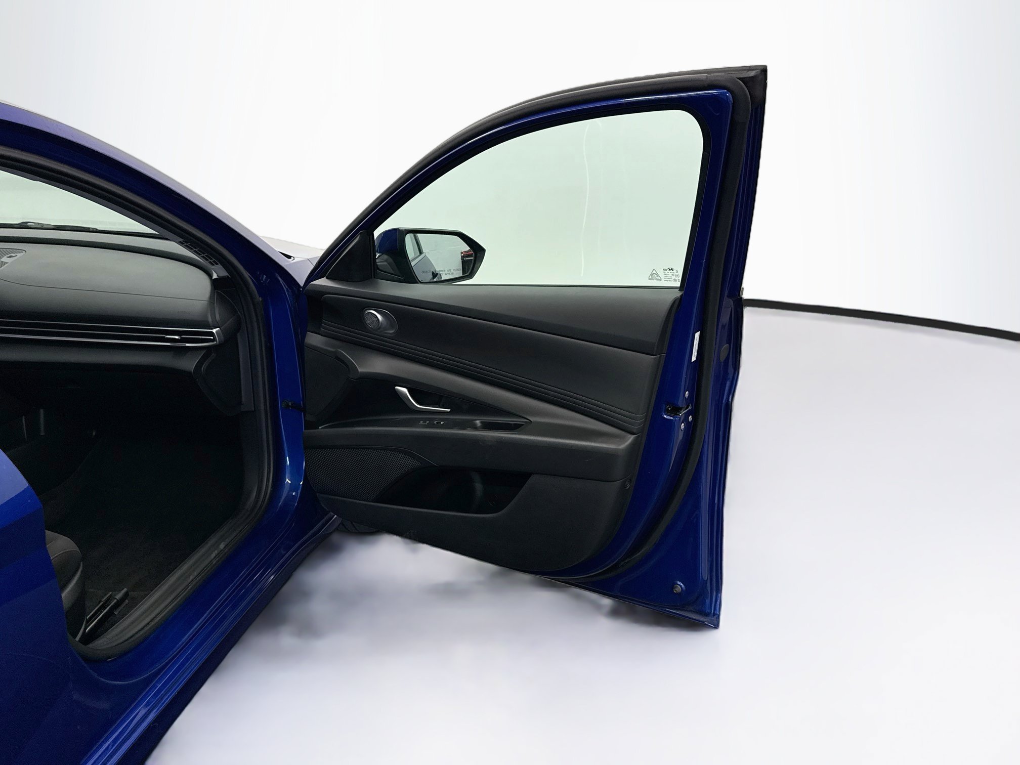 Used 2025 Hyundai Elantra SEL FWD image 32