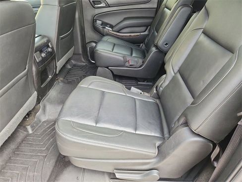 Used 2018 Chevrolet Suburban LT image 23