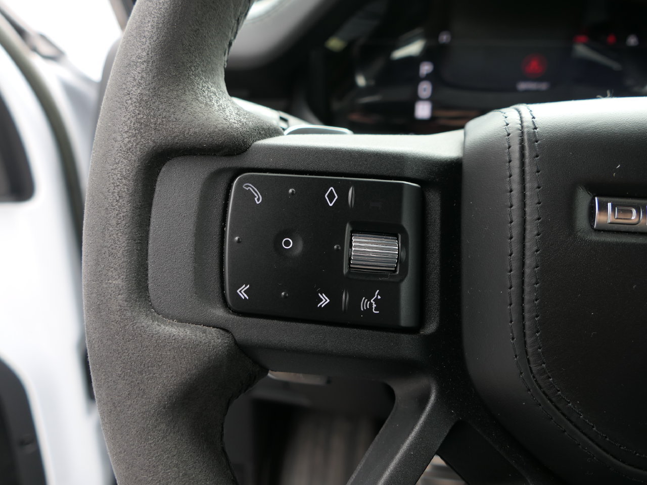 Used 2023 Land Rover Defender 110 V8 AWD/4WD image 15