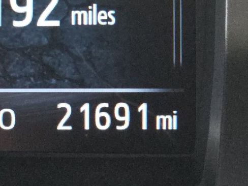 Used 2022 Toyota Tacoma SR5 w/ SR5 Appearance Package (SM) image 30