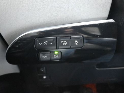 Used 2017 Toyota Prius Prime Advanced image 24