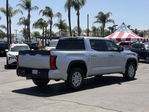 Used 2022 Toyota Tundra SR5 w/ SR5 Premium Package RWD image 5