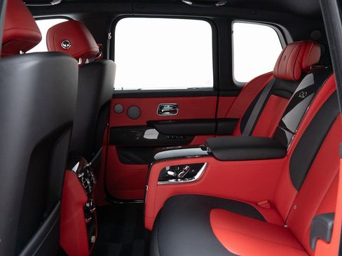 New 2025 Rolls-Royce Cullinan Black Badge w/ Leather Finishing Pack image 23