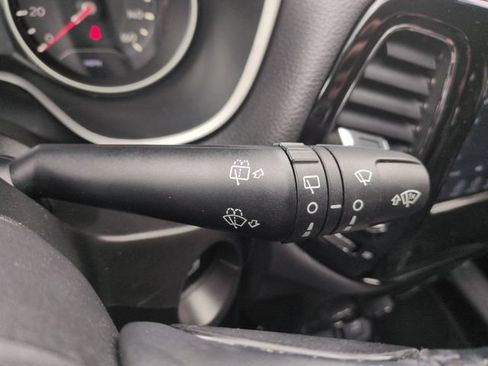 Used 2019 Jeep Compass Latitude FWD image 35