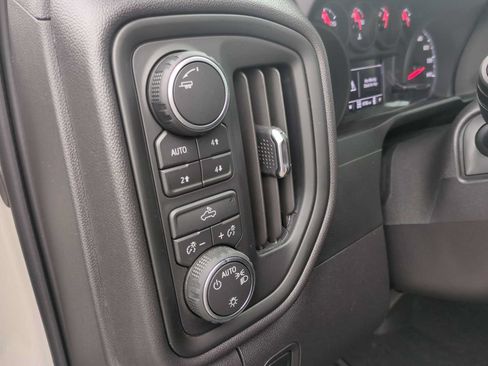 Used 2026 Chevrolet Silverado 1500 Custom Trail Boss w/ LPO, Dark Essentials Package AWD/4WD image 34