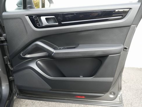 Used 2020 Porsche Cayenne image 34