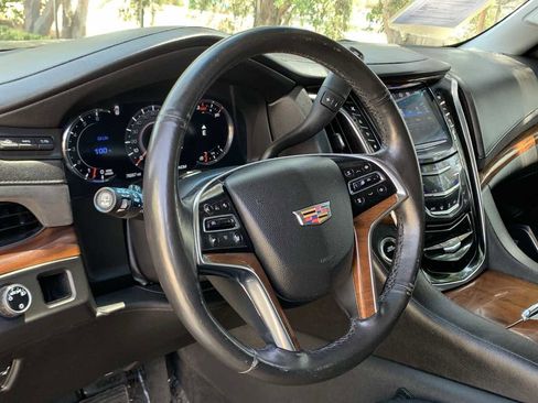 Used 2016 Cadillac Escalade Premium image 13