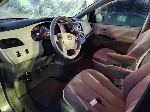 Used 2014 Toyota Sienna L FWD image 12