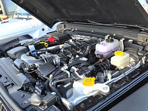 New 2026 Jeep Wrangler Unlimited Rubicon w/ Technology Group image 20