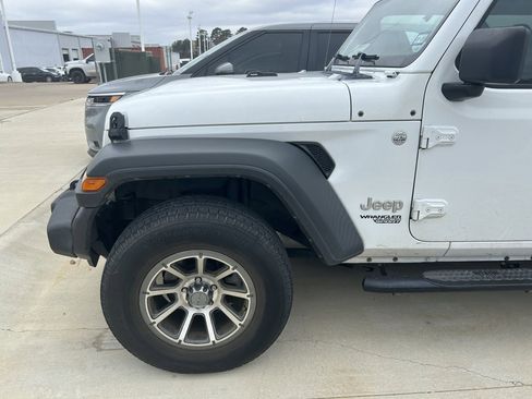 Used 2018 Jeep Wrangler Unlimited Sport S image 2