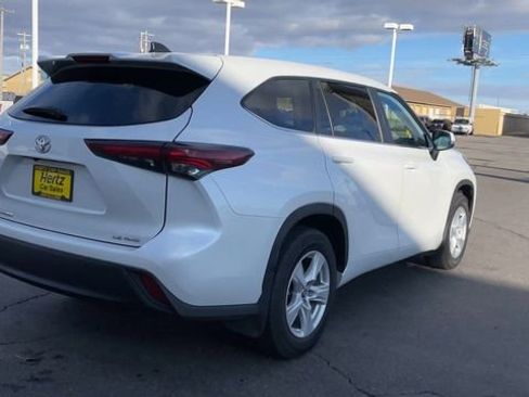 Used 2024 Toyota Highlander LE image 9