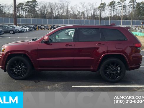 Used 2019 Jeep Grand Cherokee Altitude image 11