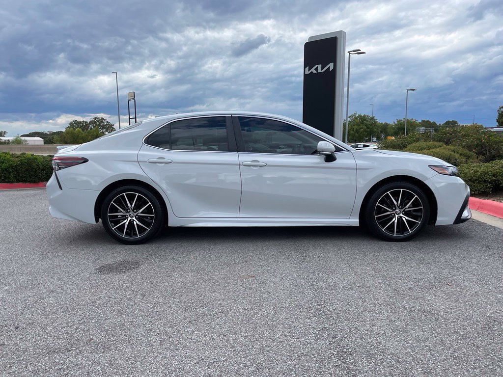 Used 2023 Toyota Camry SE FWD image 8