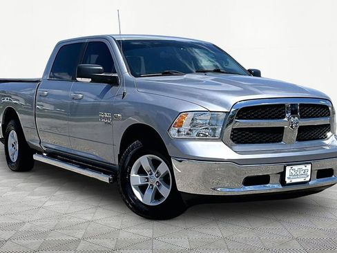 Used 2020 RAM 1500 Classic SLT w/ Luxury Group RWD image 12