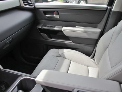 Used 2024 Toyota Tundra Limited AWD/4WD image 36