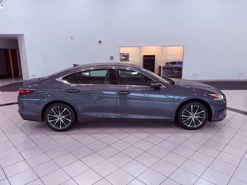 Used 2025 Lexus ES 350 w/ Premium Package FWD image 8