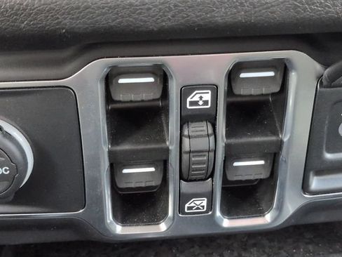 Used 2025 Jeep Wrangler Unlimited Sport AWD/4WD image 23