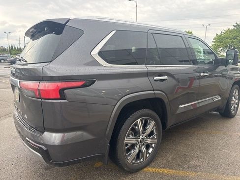 Used 2023 Toyota Sequoia Capstone AWD/4WD image 3