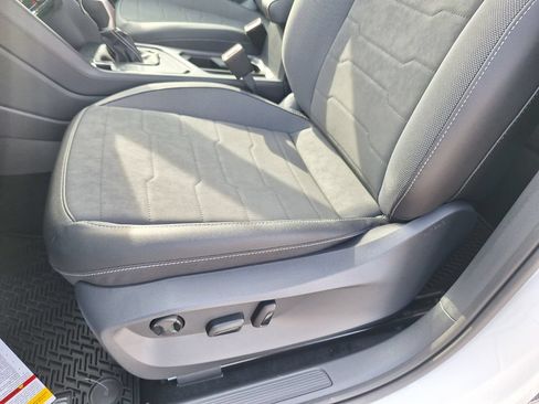 New 2026 Volkswagen Taos SE FWD image 10