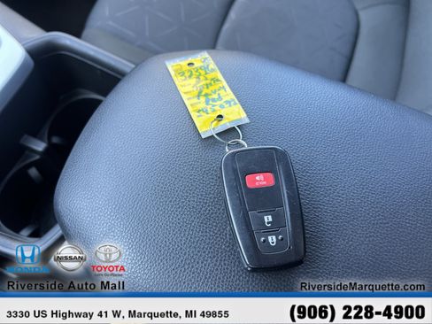 Used 2025 Toyota RAV4 XLE AWD/4WD image 26