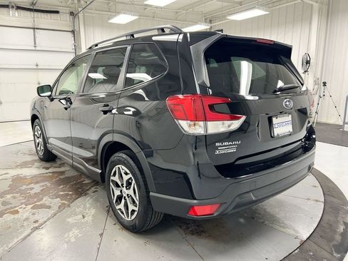 Used 2022 Subaru Forester Premium AWD/4WD image 4