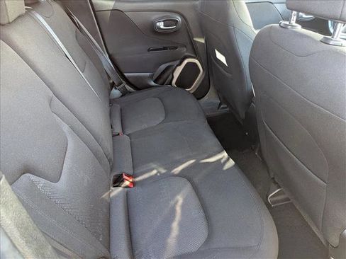 Used 2017 Jeep Renegade Latitude image 17