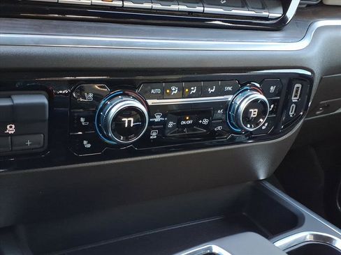 Used 2025 GMC Sierra 1500 SLT w/ SLT Premium Package image 10