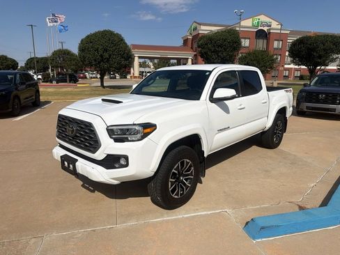 Used 2020 Toyota Tacoma TRD Sport w/ Technology Package AWD/4WD image 6