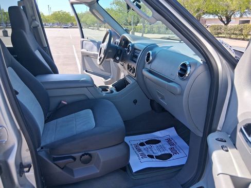 Used 2006 Ford Expedition XLT RWD image 11