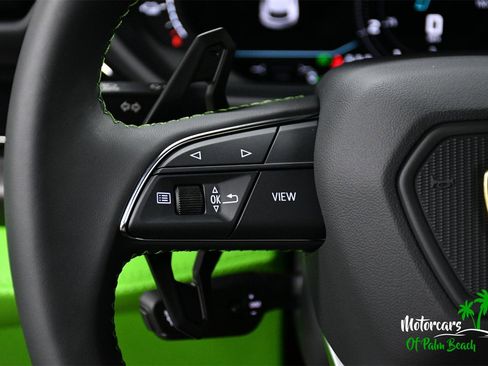Used 2025 Lamborghini Urus SE image 29