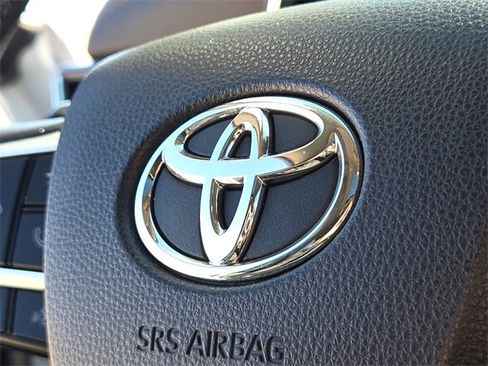 Used 2022 Toyota Highlander Limited image 29