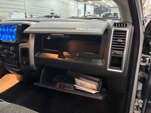 Used 2018 RAM 1500 SLT AWD/4WD image 29